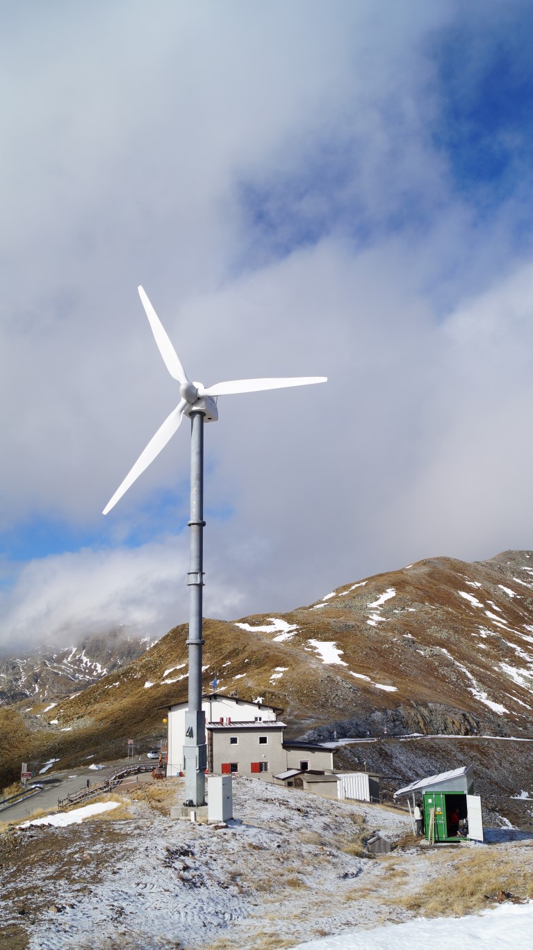 Kleinwindkraftanlage 30kW HUW zur Versorgung des Alpenhof Penserjoch